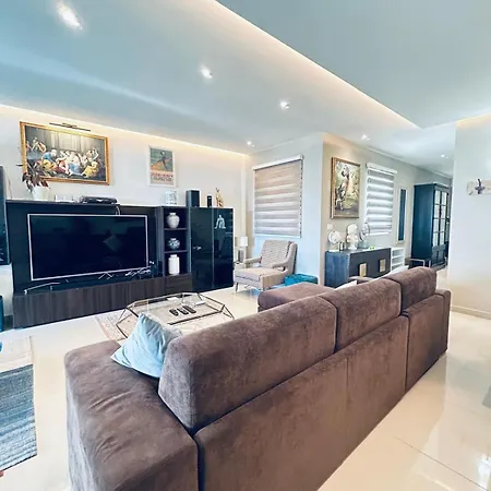 St Julians 2br Luxury *