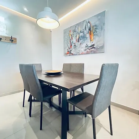 St Julians 2br Luxury * سانت جوليان
