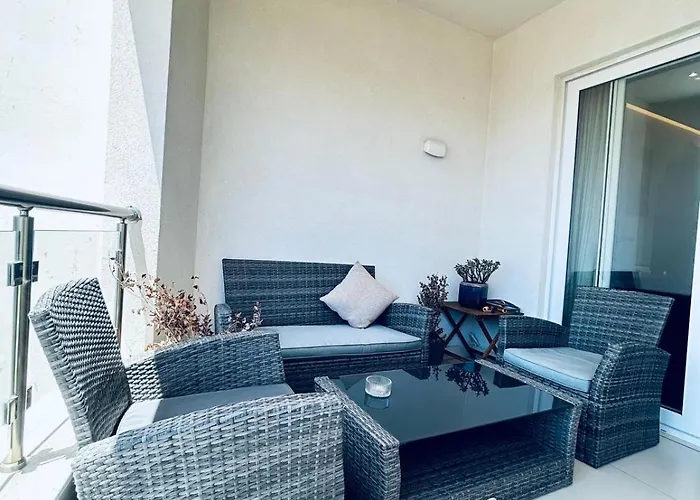 St Julians 2br Luxury *